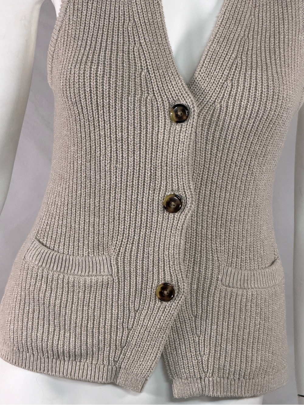Sleeveless Ribbed V-Neck Button Vest - Picture 5 of 11